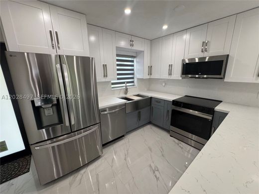 Villa in Hallandale, Broward County