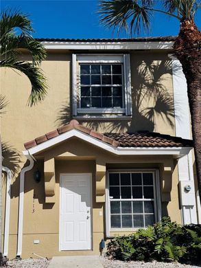 Townhouse in Pembroke Pines, Broward County