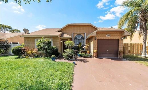 Willa w Pembroke Pines, Broward County