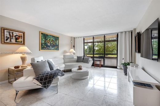 Residential complexes in Boca Raton, Palm Beach