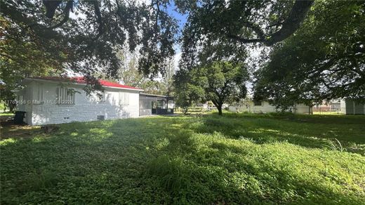 Villa in Opa-locka North  (historical), Miami-Dade County