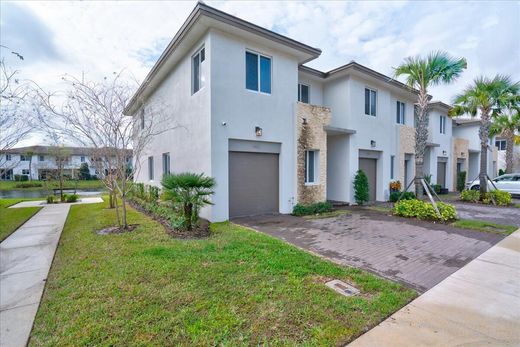 Townhouse in Royal Palm Beach, Palm Beach