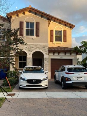 Townhouse in North Miami, Miami-Dade