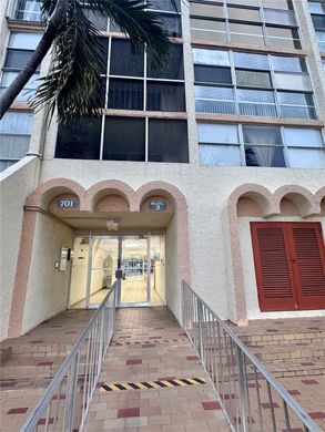 Residential complexes in Hallandale, Broward County