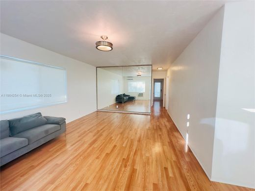 Hallandale Beach, Broward Countyのアパートメント・コンプレックス