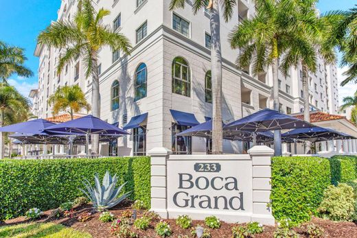 Residential complexes in Boca Raton, Palm Beach