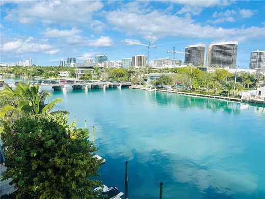 Wohnkomplexe in Bay Harbor Islands, Miami-Dade County