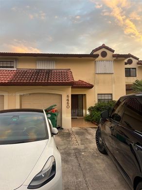 Townhouse in Hialeah, Miami-Dade