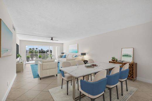 Residential complexes in Tequesta, Palm Beach