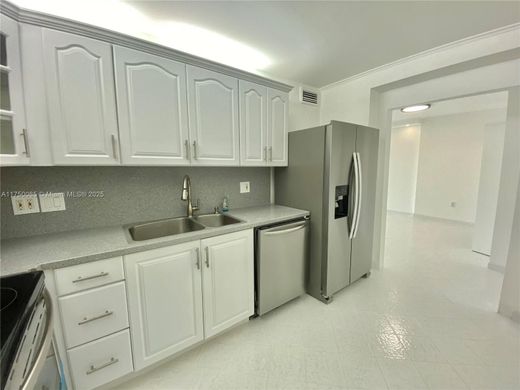 مجمع شقق ﻓﻲ Sunny Isles Beach, Miami-Dade County