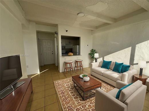 Residential complexes in Miami Beach, Miami-Dade