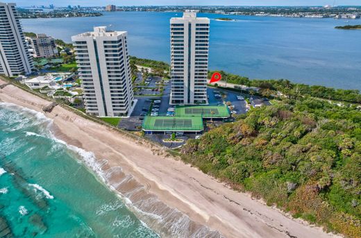 Residential complexes in Palm Beach Shores, Palm Beach