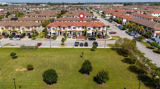 Townhouse in Hialeah, Miami-Dade