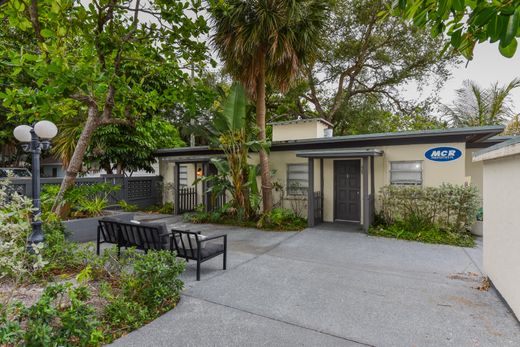 Residential complexes in Lake Worth, Palm Beach
