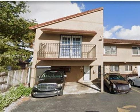 Casa adosada en Hialeah, Miami-Dade County