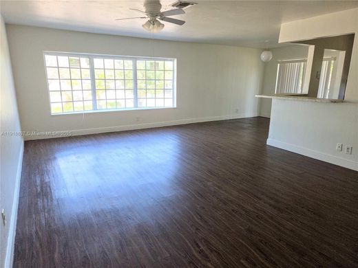 公寓楼  Lauderhill, Broward County