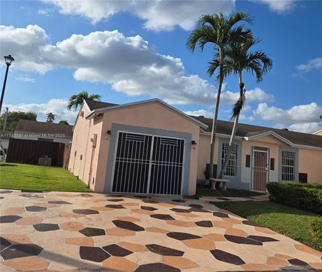 Villa Hialeah, Miami-Dade County