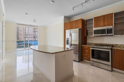 Residential complexes in Hallandale, Broward County