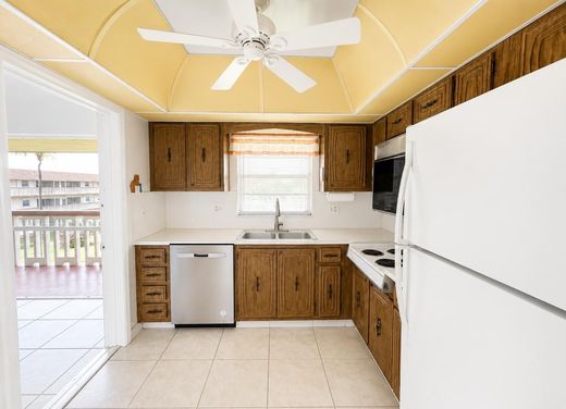 Residential complexes in Hollywood, Broward County