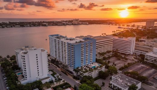 Residential complexes in West Palm Beach, Palm Beach