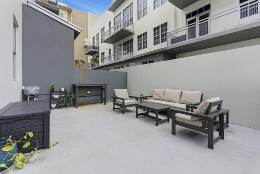Residential complexes in Fort Lauderdale, Broward County
