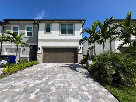 Townhouse in Lauderdale Lakes, Broward County