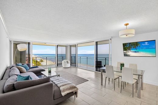 Residential complexes in Highland Beach, Palm Beach