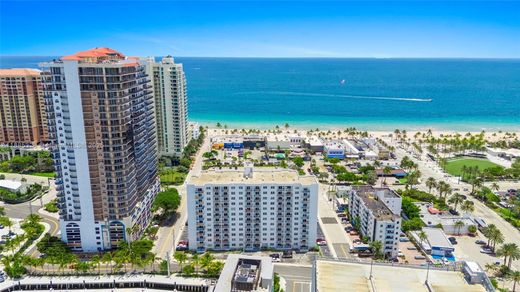 Residential complexes in Fort Lauderdale, Broward County