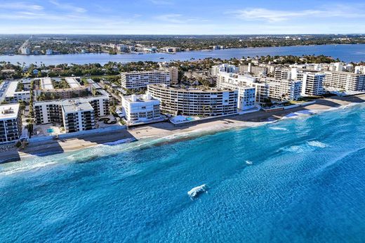 Residential complexes in South Palm Beach, Palm Beach