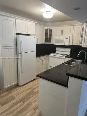 Residential complexes in Coconut Creek, Broward County