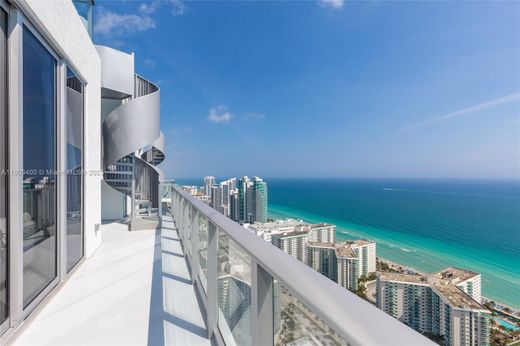 Residential complexes in Hollywood, Broward County