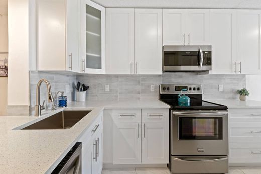 Residential complexes in Boynton Beach, Palm Beach