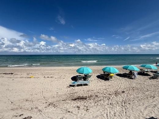 Residential complexes in Hallandale, Broward County