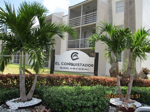 マイアミ, Miami-Dade Countyのアパートメント・コンプレックス