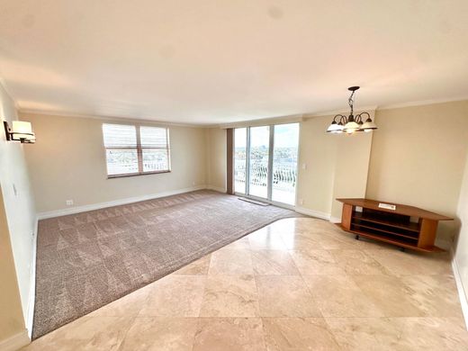 Residential complexes in Fort Lauderdale, Broward County