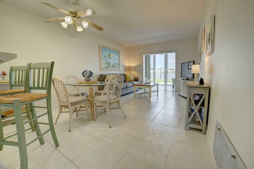 Residential complexes in Boynton Beach, Palm Beach