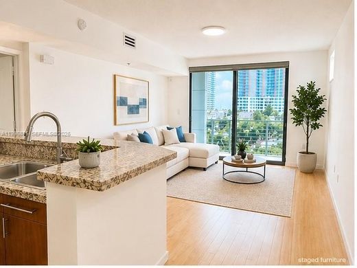 Residential complexes in Miami Beach, Miami-Dade