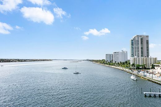 Residential complexes in West Palm Beach, Palm Beach