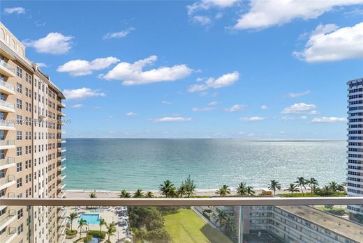 Hallandale Beach, Broward Countyのアパートメント・コンプレックス