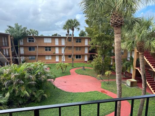 公寓楼  Hialeah, Miami-Dade County