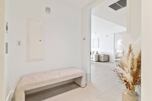 Residential complexes in Bal Harbour, Miami-Dade