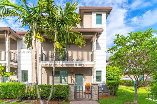 Townhouse - Doral, Miami-Dade County