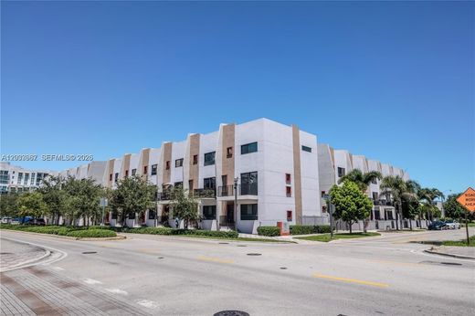 Residential complexes in Fort Lauderdale, Broward County