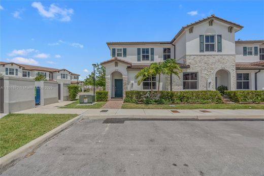 تاون هاوس ﻓﻲ North Miami, Miami-Dade County