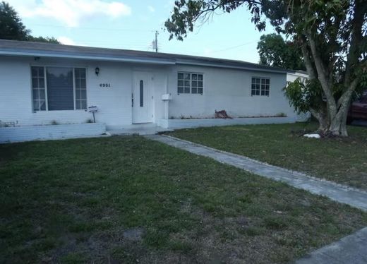 Villa in Pembroke Pines, Broward County