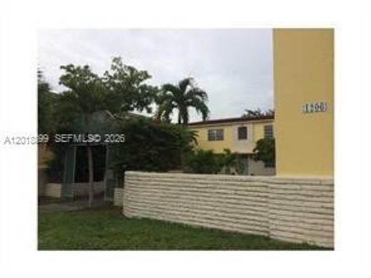 Residential complexes in Coral Gables, Miami-Dade