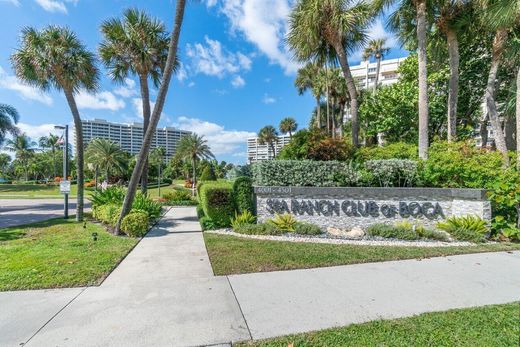 Residential complexes in Boca Raton, Palm Beach