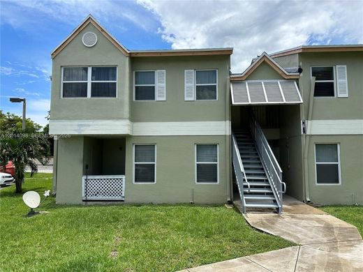 Complesso residenziale a Hialeah, Miami-Dade County