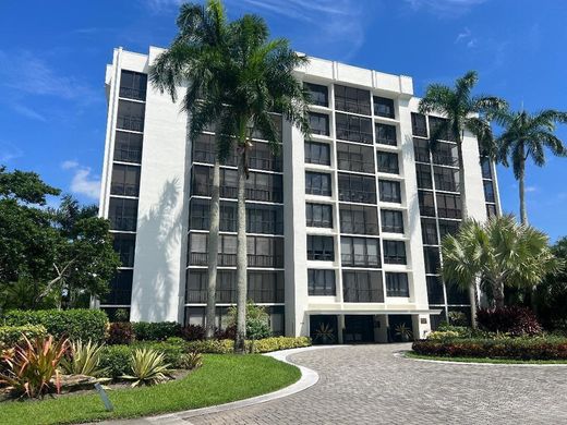 Residential complexes in Boca Raton, Palm Beach