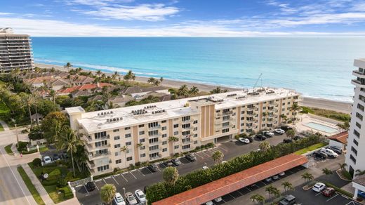 Residential complexes in Juno Beach, Palm Beach